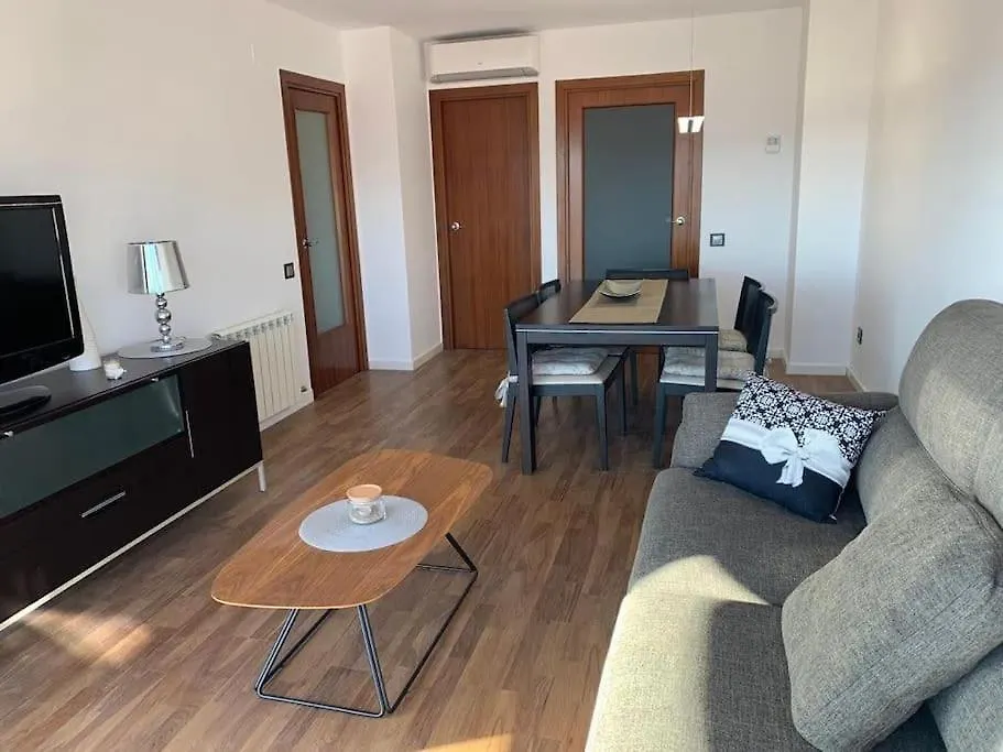 Nice And Elegant Apartment. Salt 0*,  Espanha